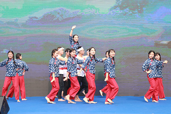 四川万通学员歌舞表演